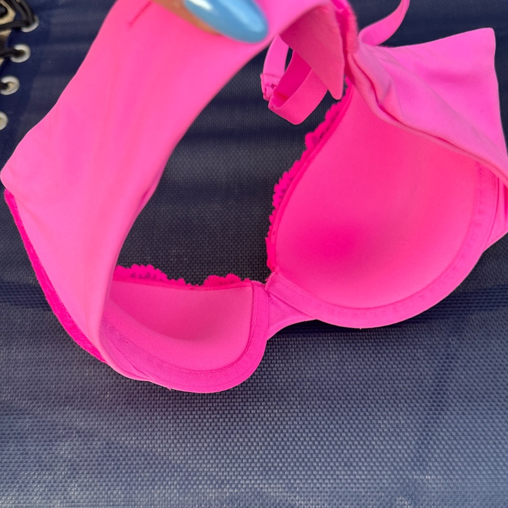 SKIMS Hot Pink Lace Bra - Picture 5 of 6